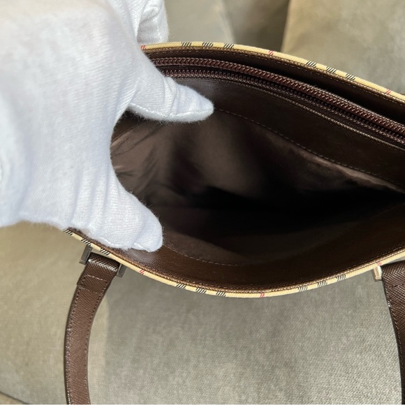 💕PRICE REDUCTION💕 Pre-loved! BURBERRY tote bag. - Picture 13 of 13